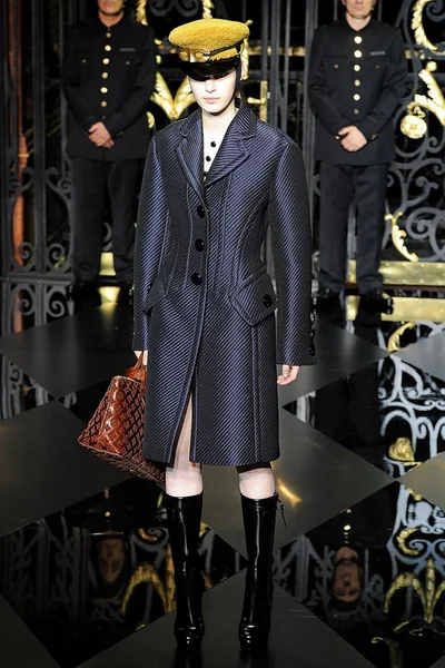 Look 12